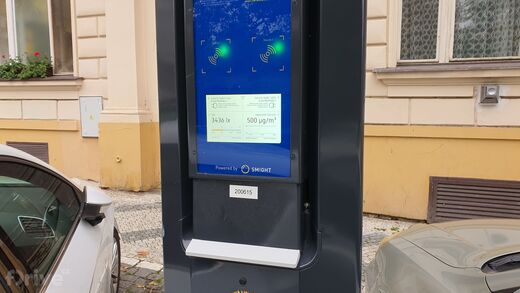 PRE, Praha 2 - Vinohrady, Polská ul., chytrá lampa Smight