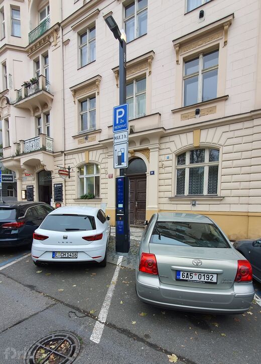 PRE, Praha 2 - Vinohrady, Polská ul., chytrá lampa Smight