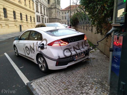 PRE, Praha 2, Karlovo Náměstí, chytrá lampa SMIGHT