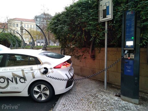 PRE, Praha 2, Karlovo Náměstí, chytrá lampa SMIGHT