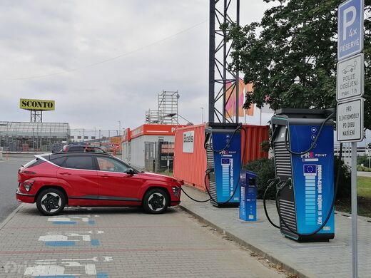 PRE, Praha 20 - Černý Most, Chlumecká ul., Hornbach