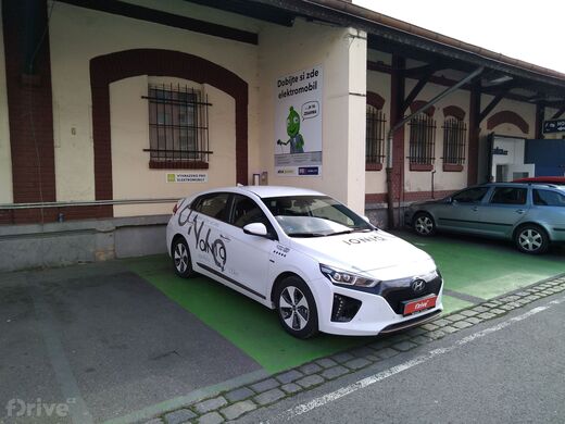 PRE, Praha 7 - Holešovice, Jateční ul., prodejna Alza.cz
