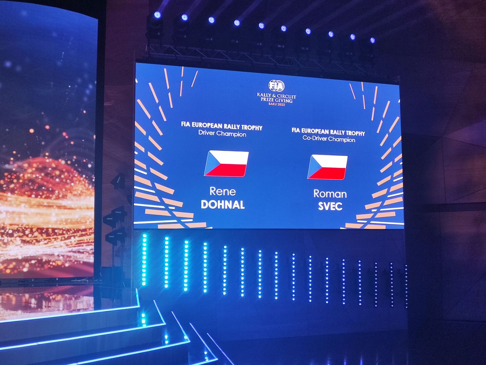 Předávání trofejí FIA v Baku 2023