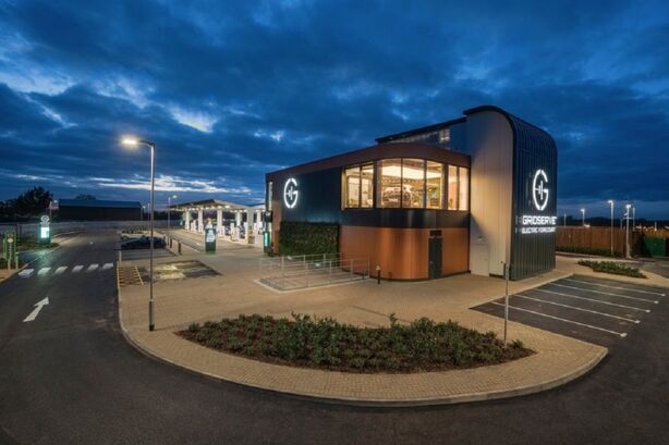 První britská dobíjecí stanice na solární pohon