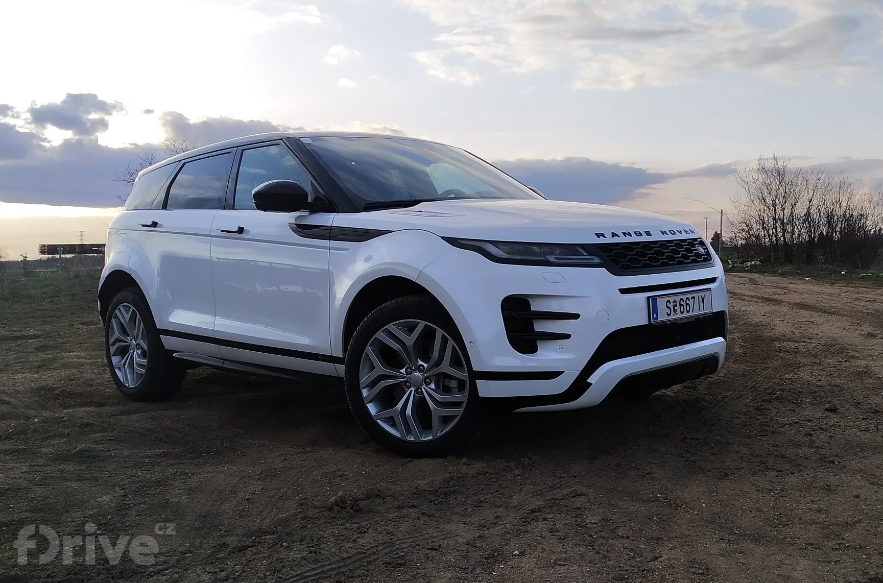 Range Rover Evoque P300e S