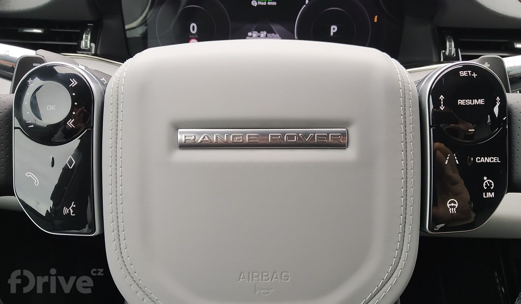 Range Rover Evoque P300e S