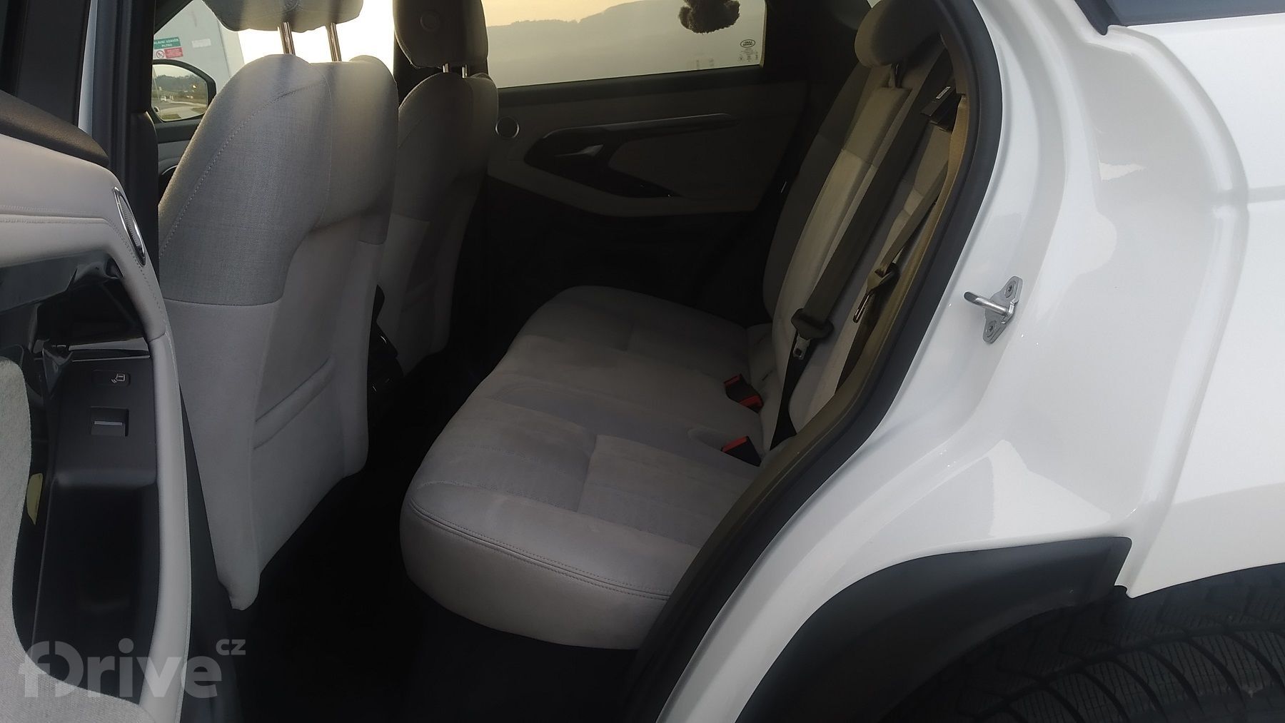 Range Rover Evoque P300e S