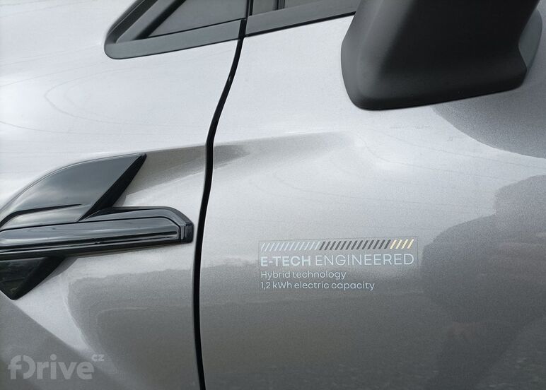 Renault Captur E-Tech full hybrid 145