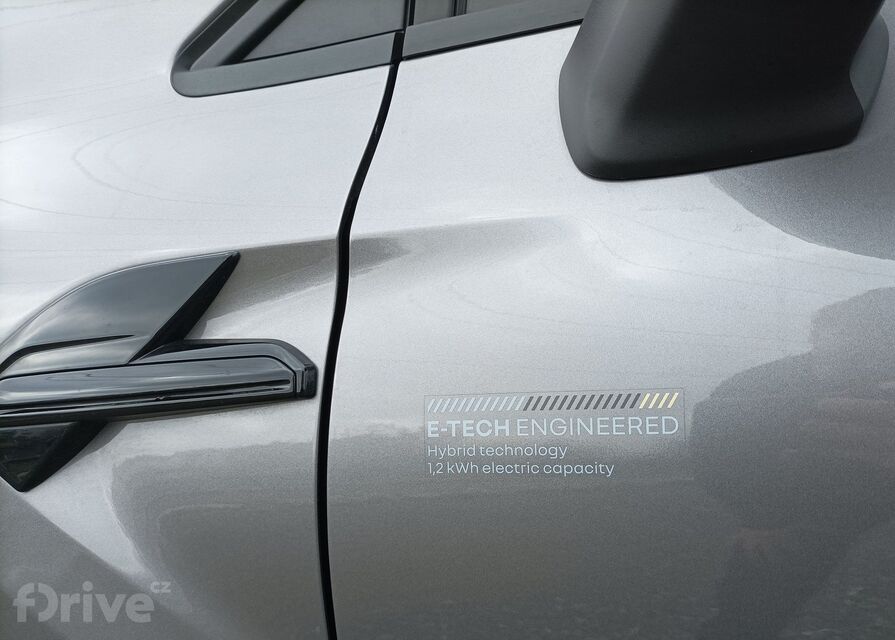 Renault Captur E-Tech full hybrid 145