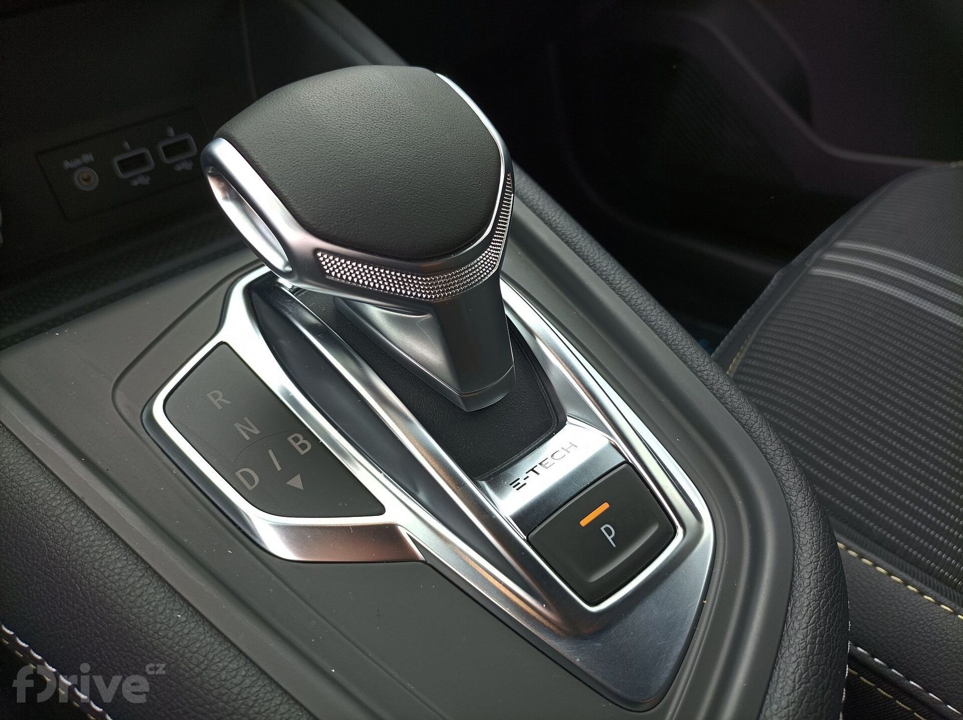 Renault Captur E-Tech full hybrid 145