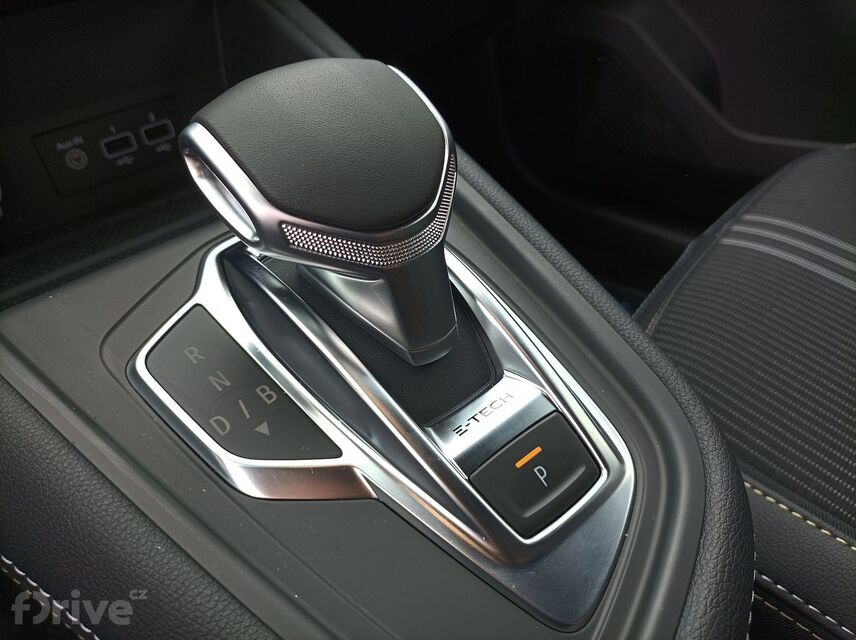 Renault Captur E-Tech full hybrid 145