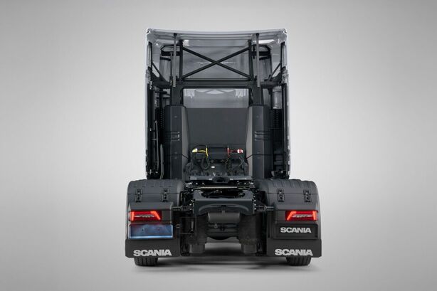 Scania – baterie za kabinou