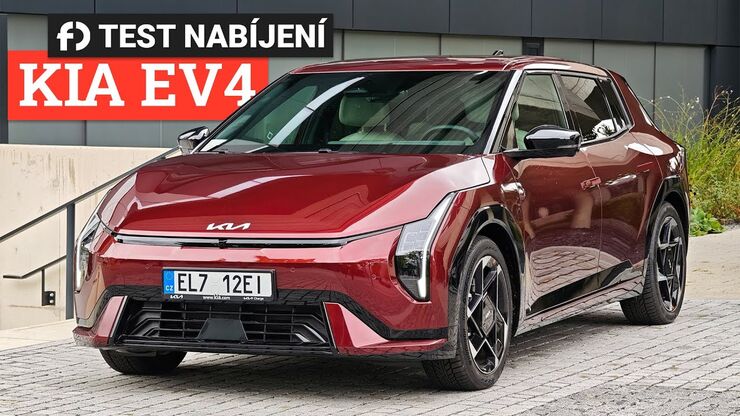 KIA EV4 je na 400V. Jak rychle se vlastně nabije? (TEST NABÍJENÍ)