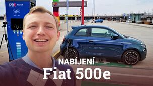 Fiat 500e se nabíjí nečekaně rychle – test nabíjení