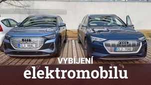 Jak se vybíjí elektromobil, když stojí?