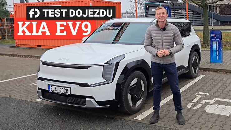 Mastodont v zimě na dálnici. Kolik na ní ujede KIA EV9?