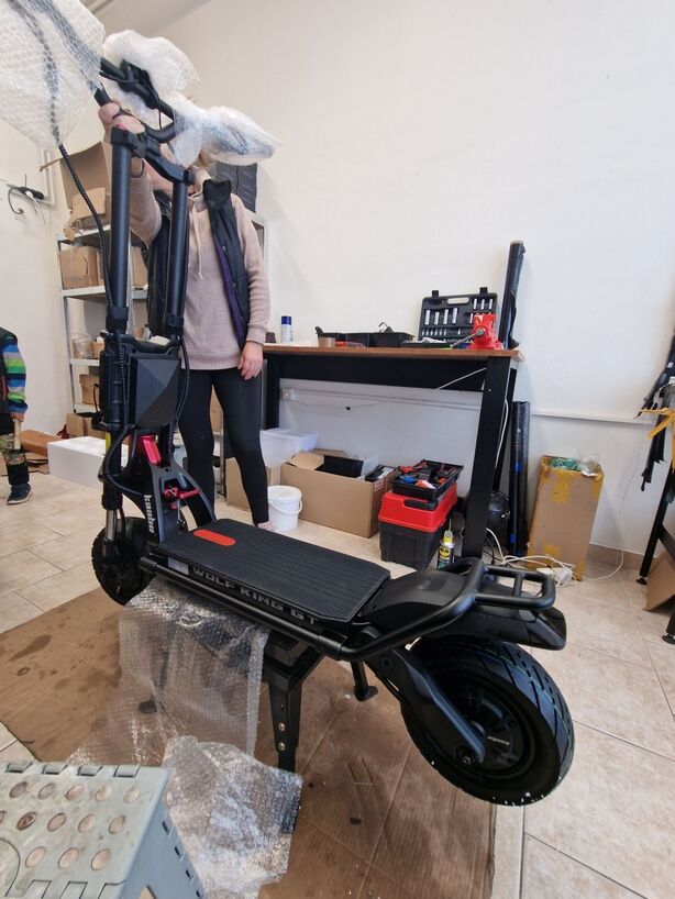 Servis elektrokoloběžky ve firmě Unicooltech