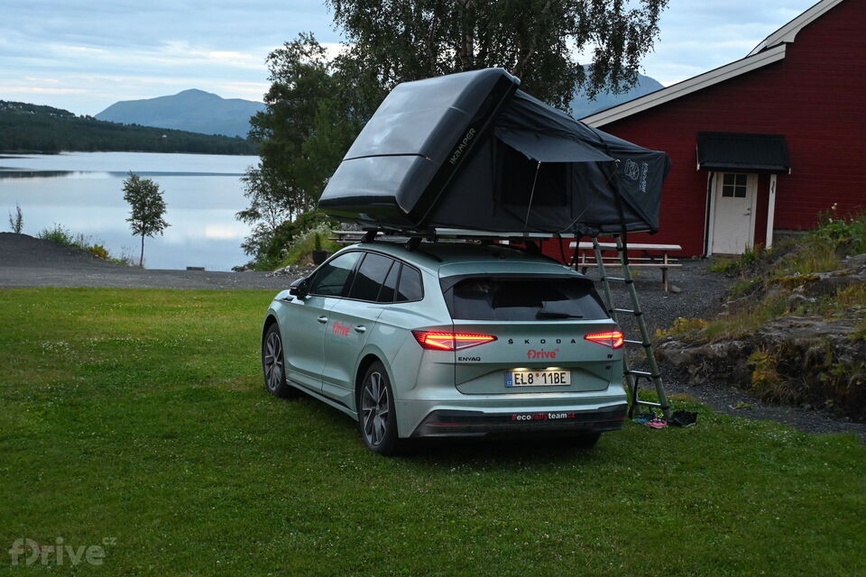 Škoda Enyaq 60 iV a střešní stan iKamper Skycamp 4x 3.0