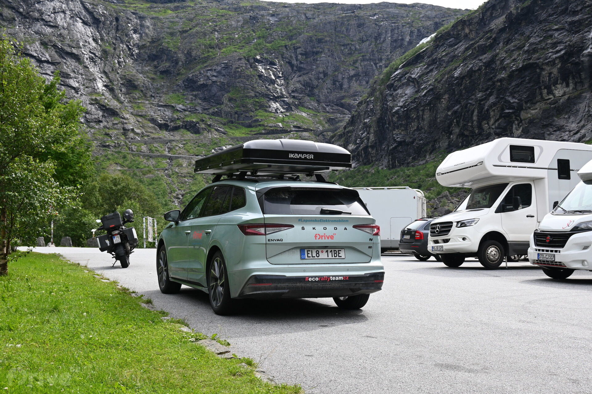 Škoda Enyaq 60 iV a střešní stan iKamper Skycamp 4x 3.0