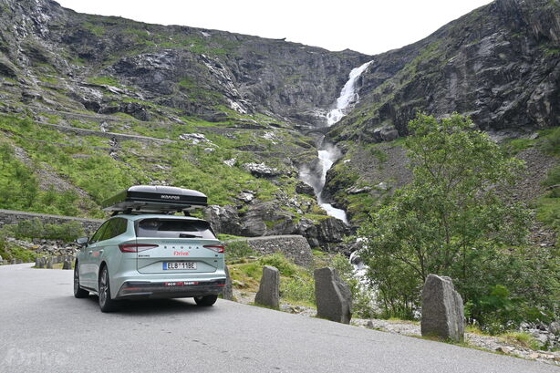 Škoda Enyaq 60 iV a střešní stan iKamper Skycamp 4x 3.0