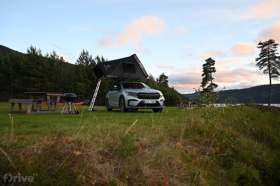 Škoda Enyaq 60 iV a střešní stan iKamper Skycamp 4x 3.0