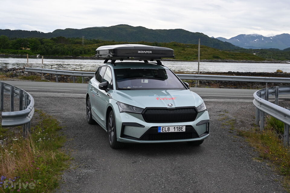 Škoda Enyaq 60 iV a střešní stan iKamper Skycamp 4x 3.0