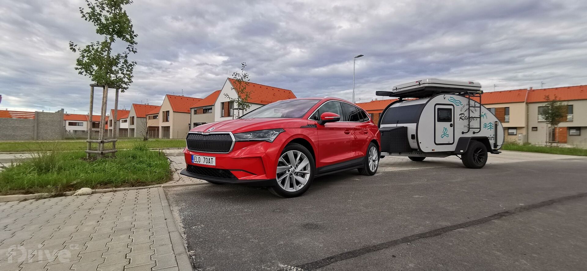 Škoda Enyaq iV 80x a karavan Hero Camper