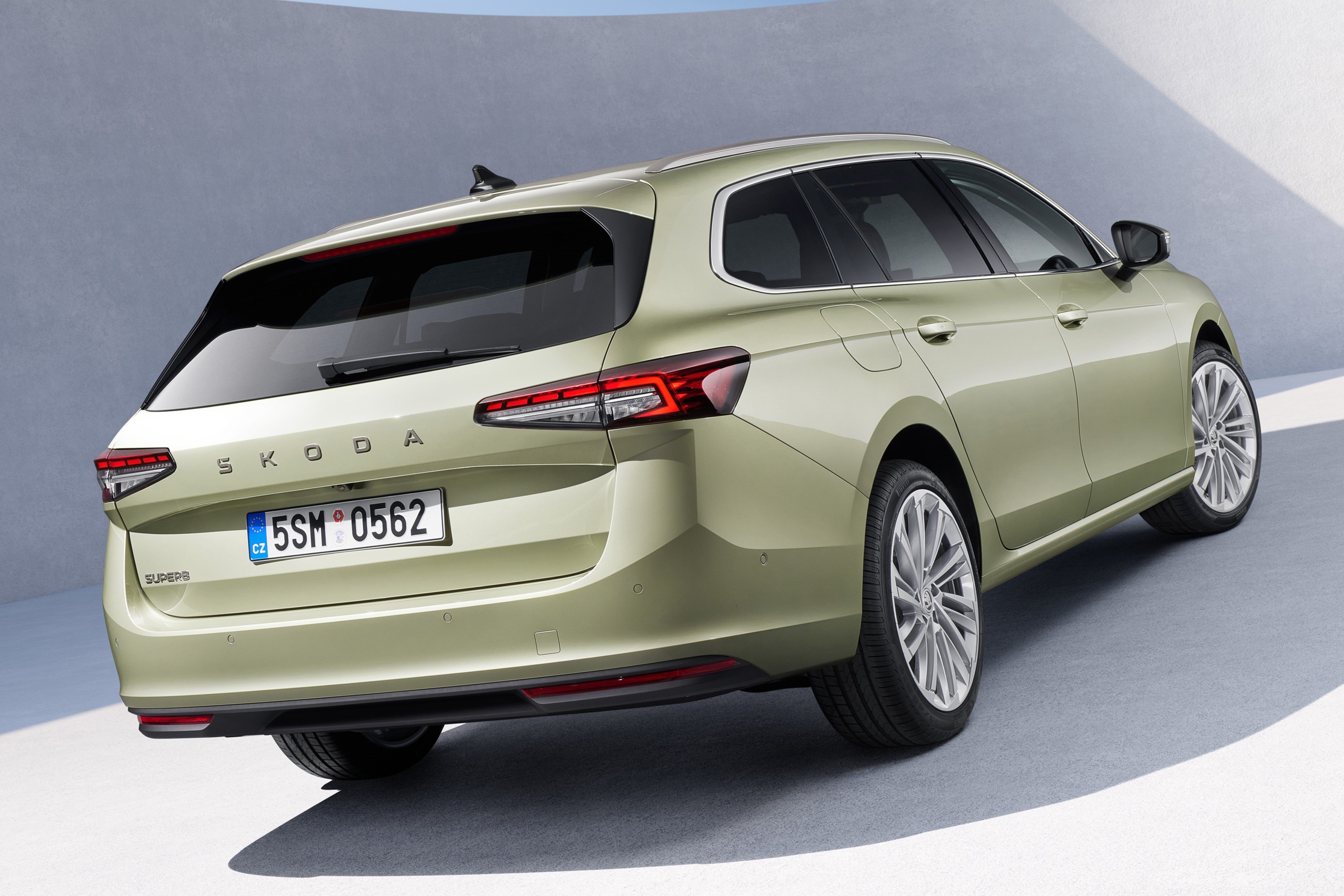 Fabelhafte Skoda Superb Combi 2023 Bilder