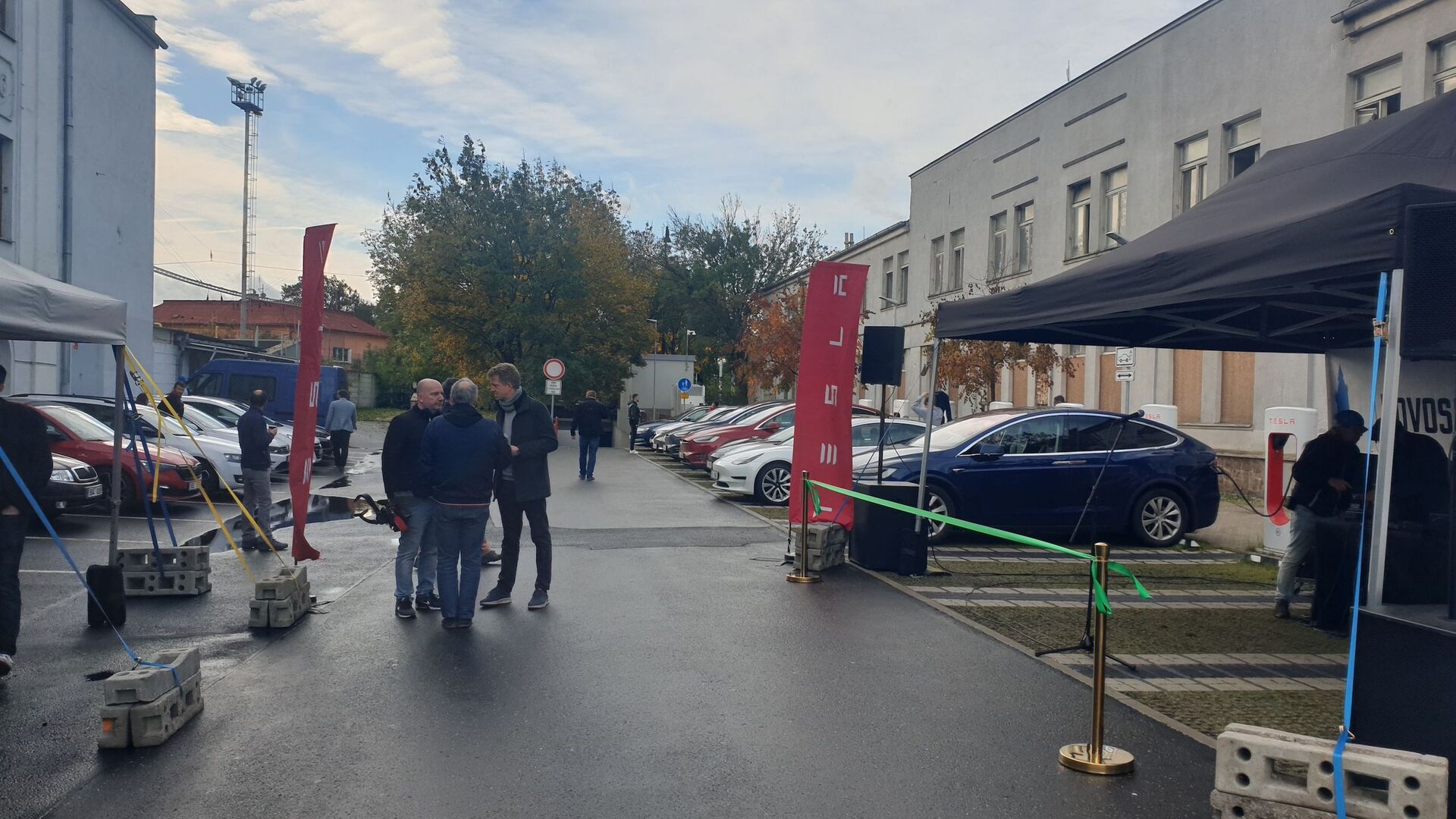 Slavnostní otevření nabíjecího hubu v Lovosicích