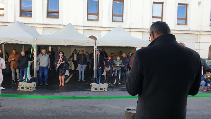 Slavnostní otevření nabíjecího hubu v Lovosicích