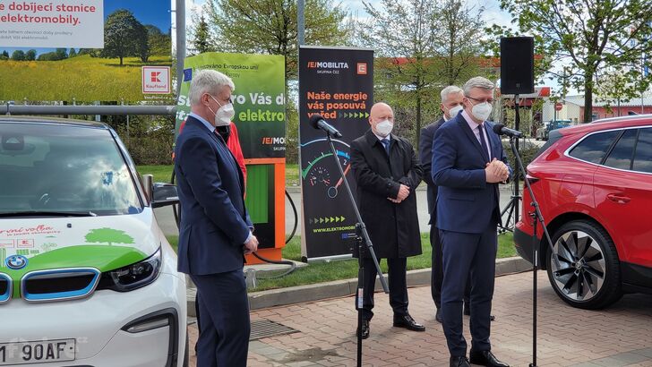 Spuštění 300. nabíjecí stanice ČEZ