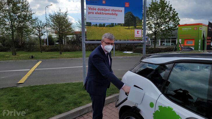 Spuštění 300. nabíjecí stanice ČEZ