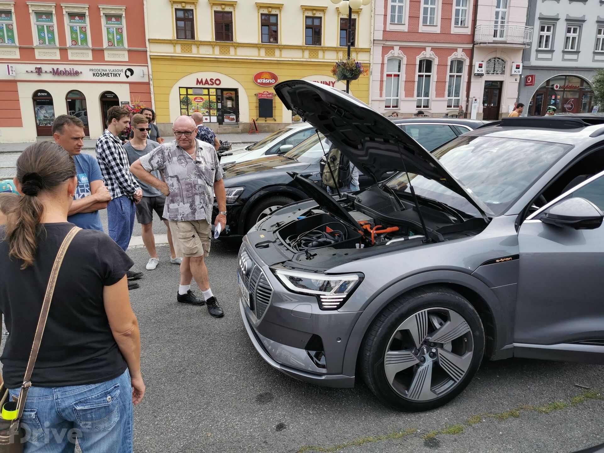 Sraz elektromobilů ve Valašském Meziříčí