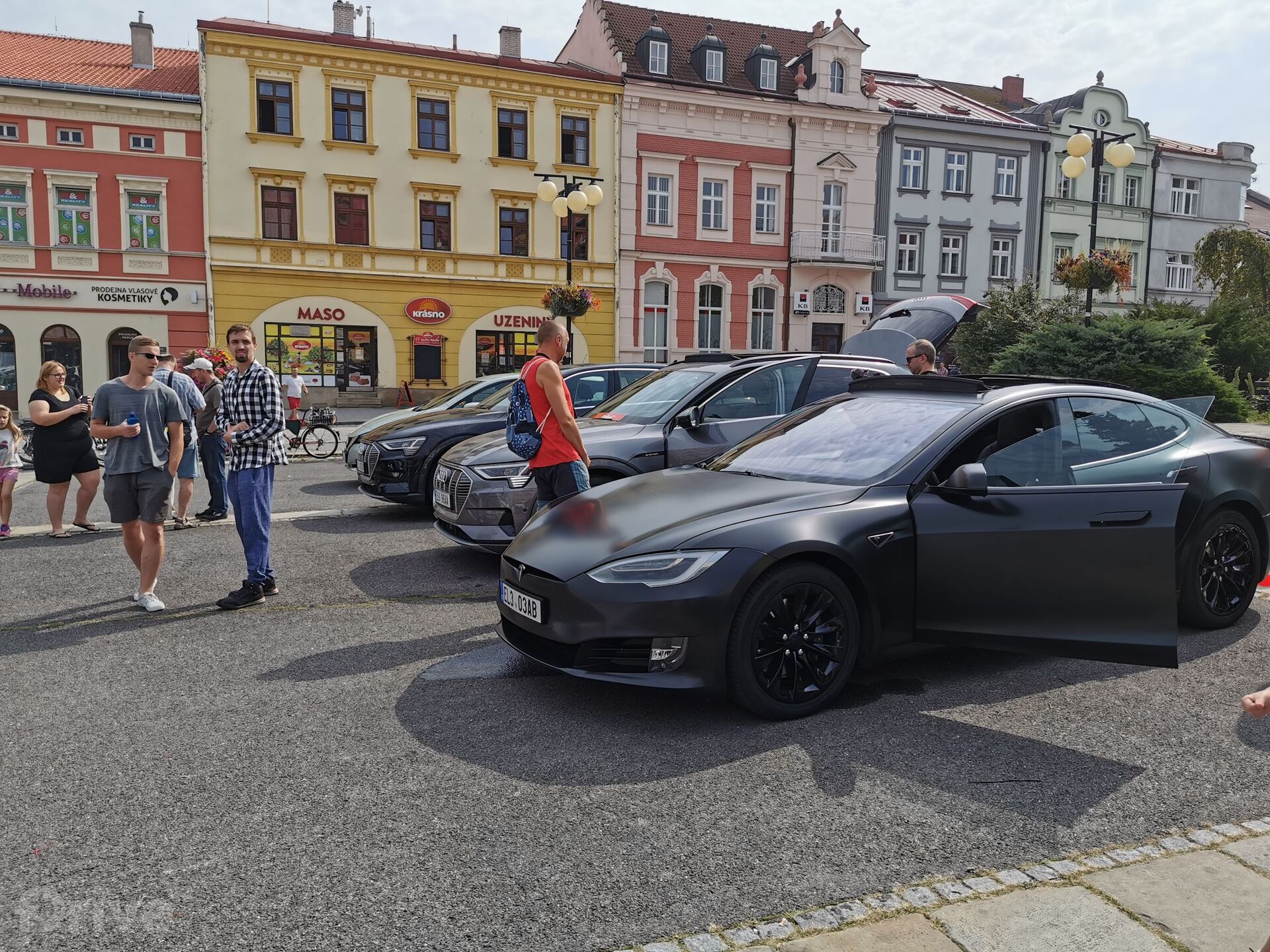 Sraz elektromobilů ve Valašském Meziříčí