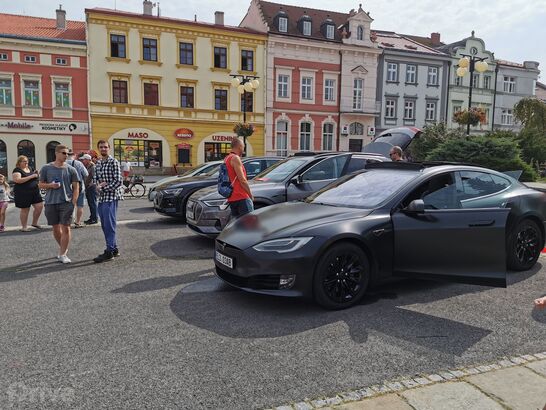 Sraz elektromobilů ve Valašském Meziříčí