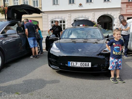 Sraz elektromobilů ve Valašském Meziříčí