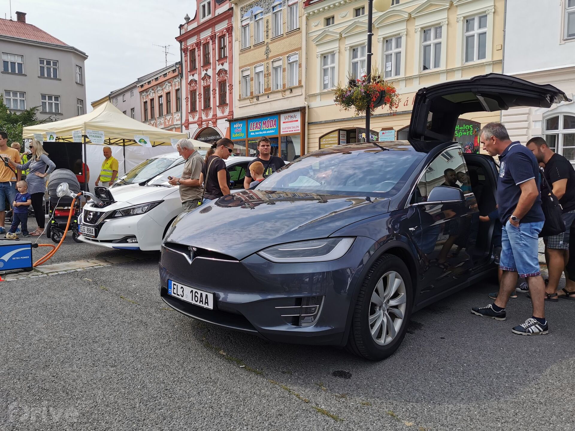 Sraz elektromobilů ve Valašském Meziříčí