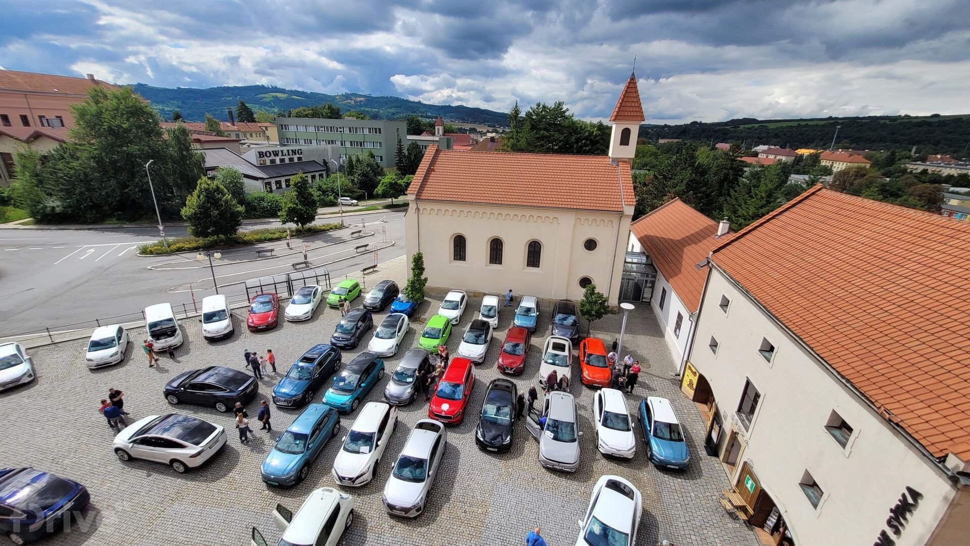 sraz elektromobilů ve Valašském Meziříčí