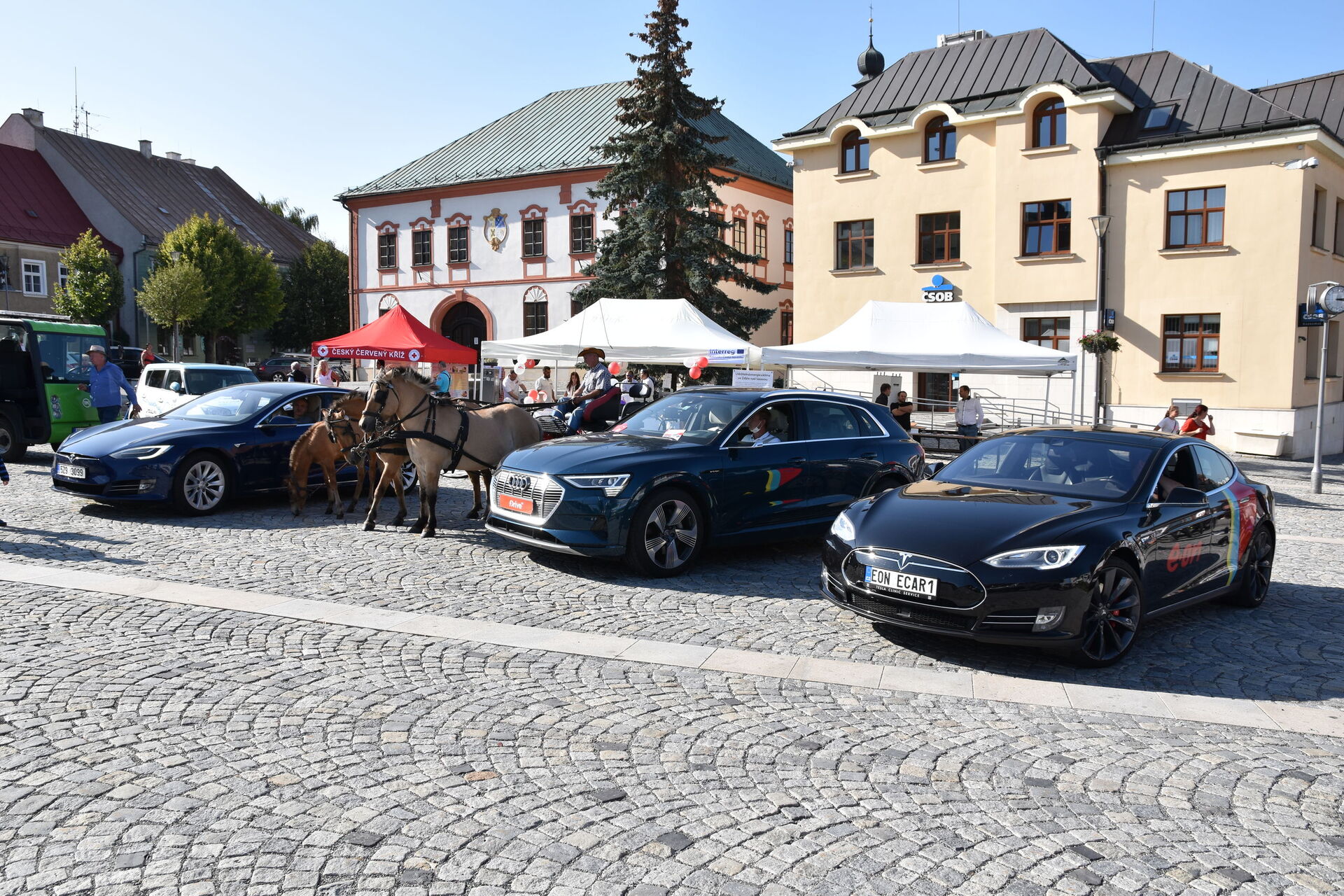 Sraz elektromobilů ve Žďáře nad Sázavou