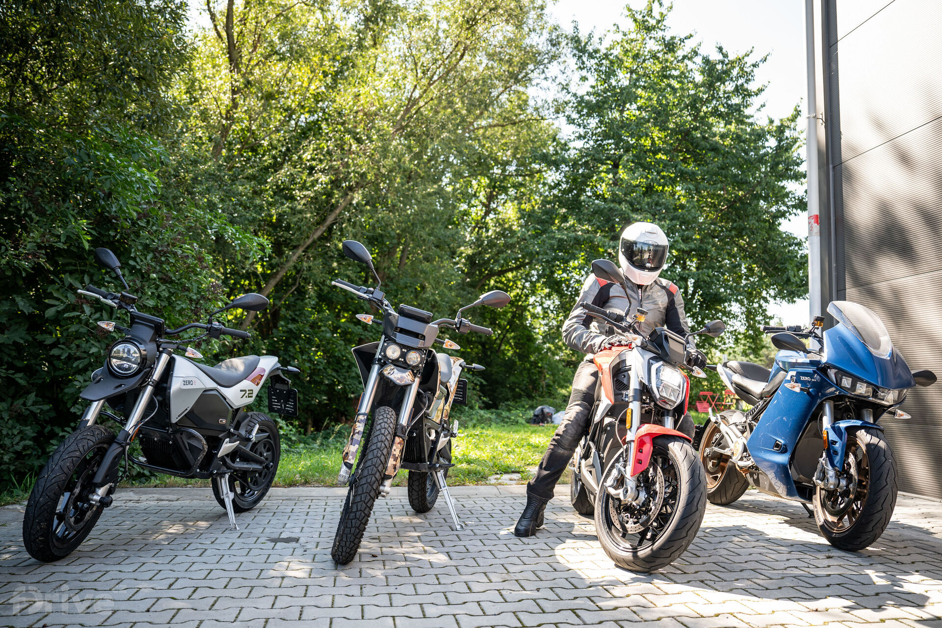 Srovnání Zer se spalovacími motorkami