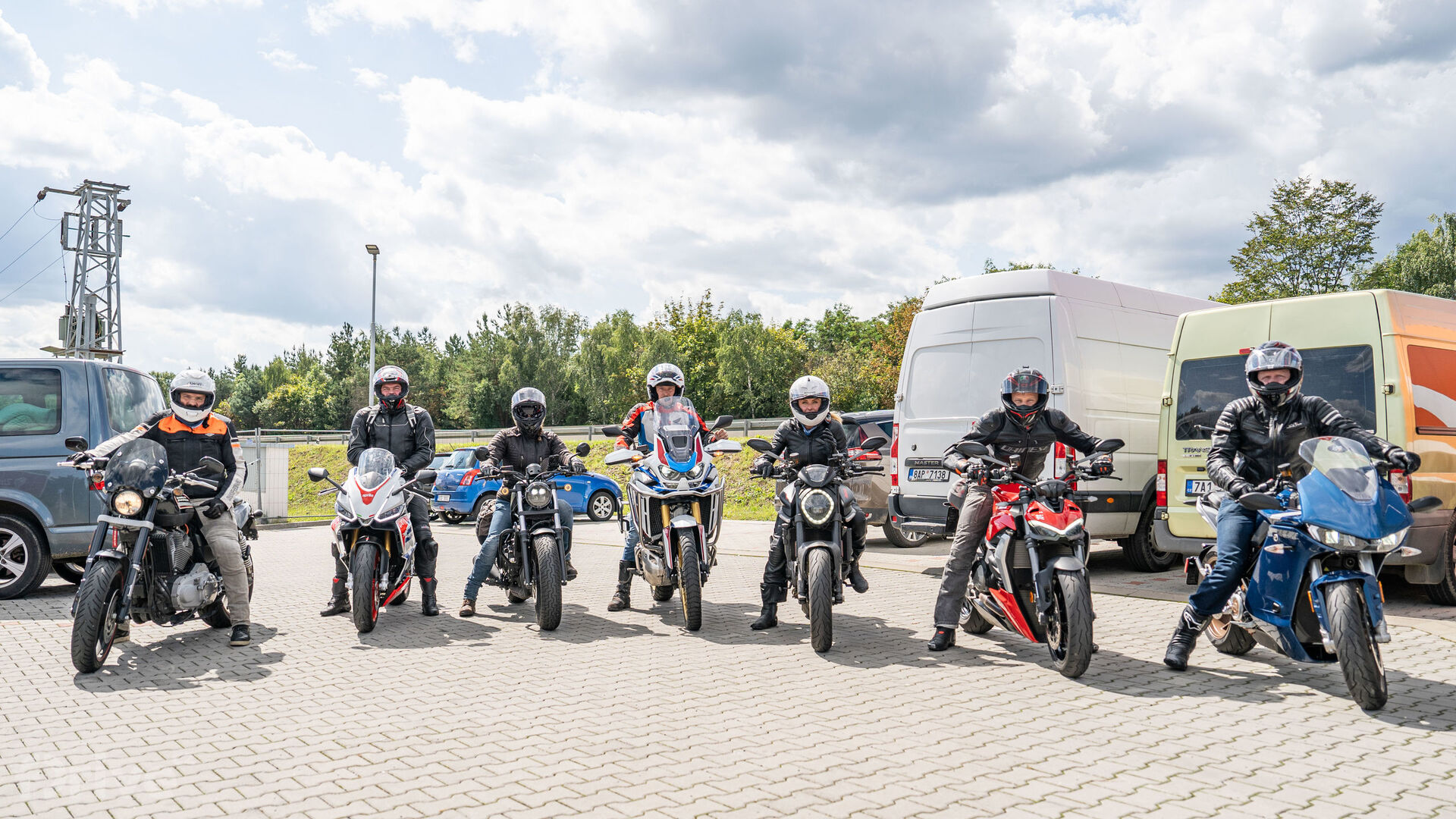 Srovnání Zer se spalovacími motorkami