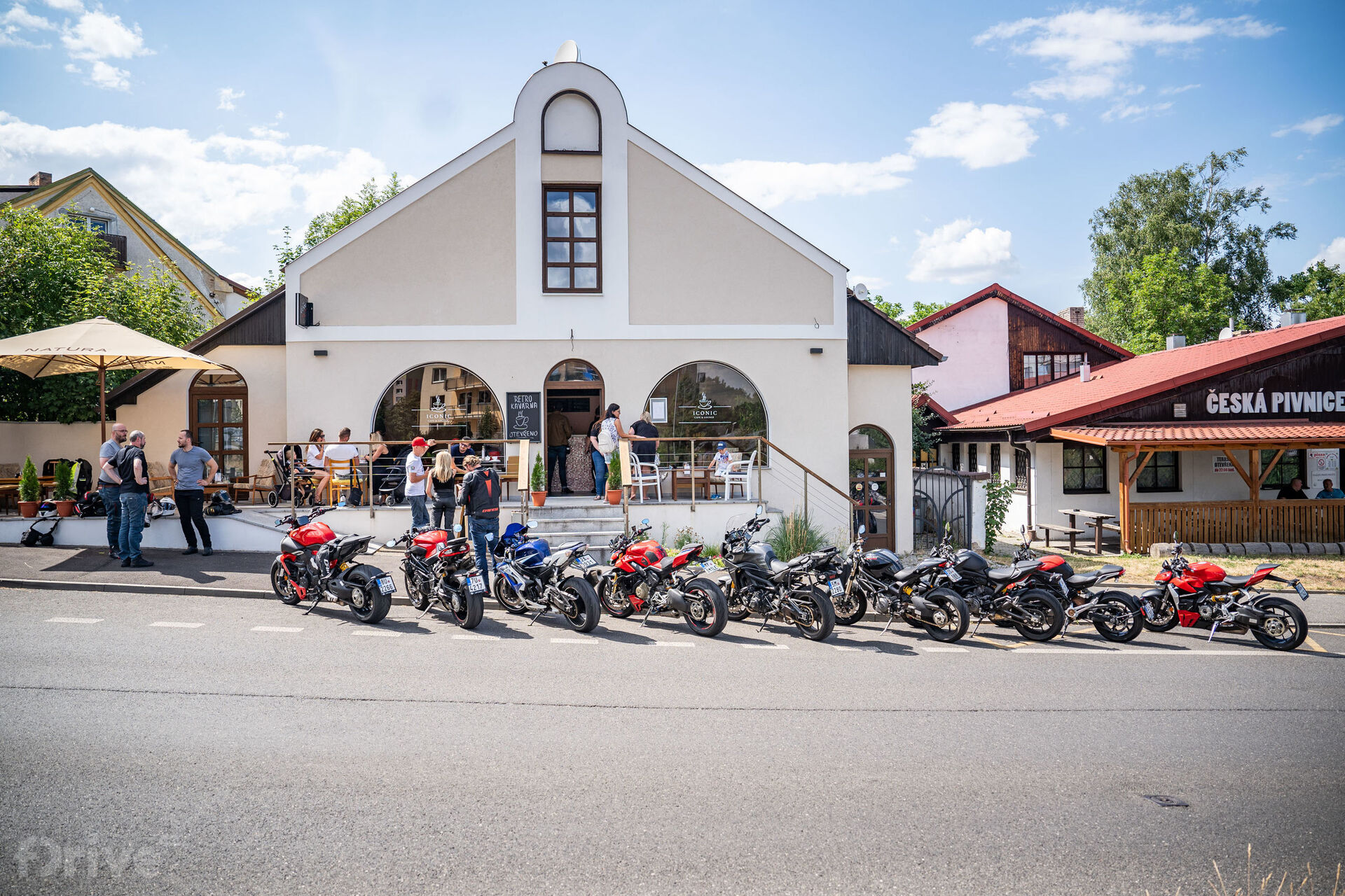 Srovnání Zer se spalovacími motorkami