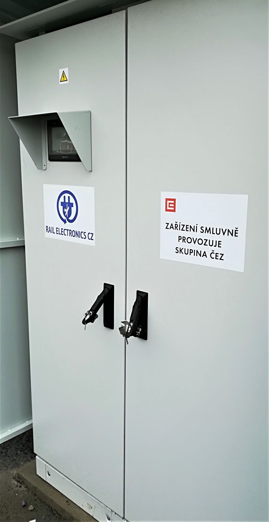 Stojan pro rychlé dobíjení RNS 32 v uzamykaném provedení