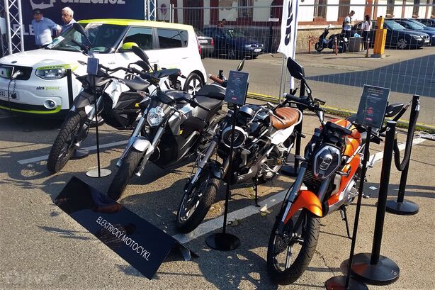 Super SOCO TC a TS 1200 R a Zero FX a S