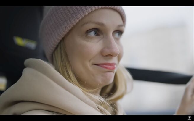 Táňa Malíková ve voze Škoda Enyaq RS iV