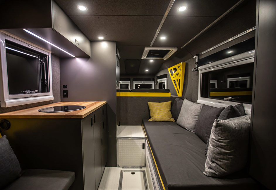 Tesla Cybertruck a nová obytná nástavba