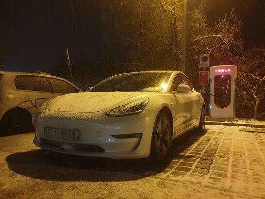Tesla Model 3 - světový rekord na 24 hodin