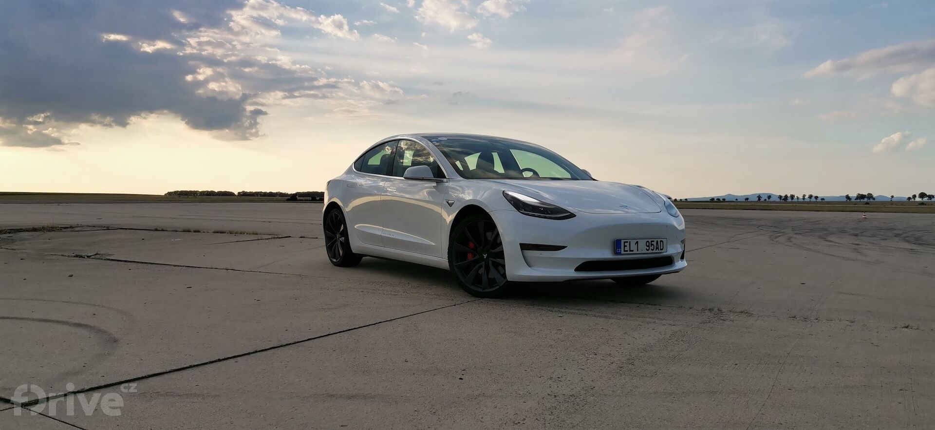 Tesla Model 3 - Teslicka.cz