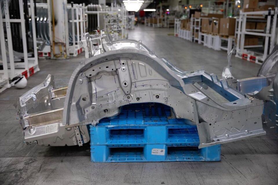 Tesla Model 3 a nový typ odlitku karoserie