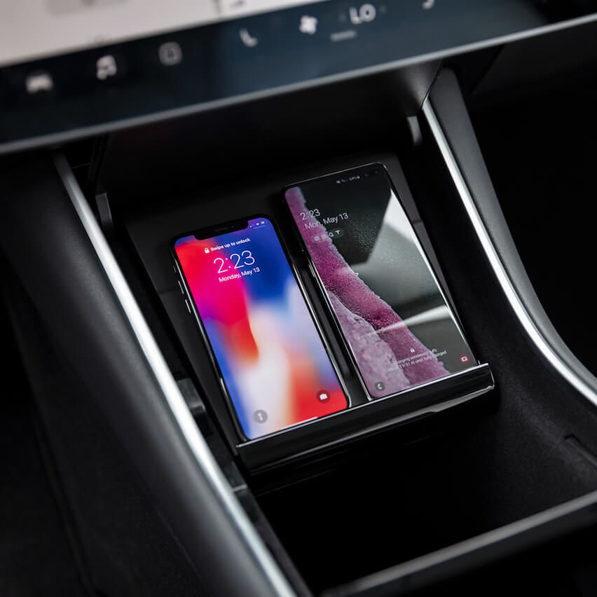 Tesla Model 3 bezdrátová nabíječka telefonu